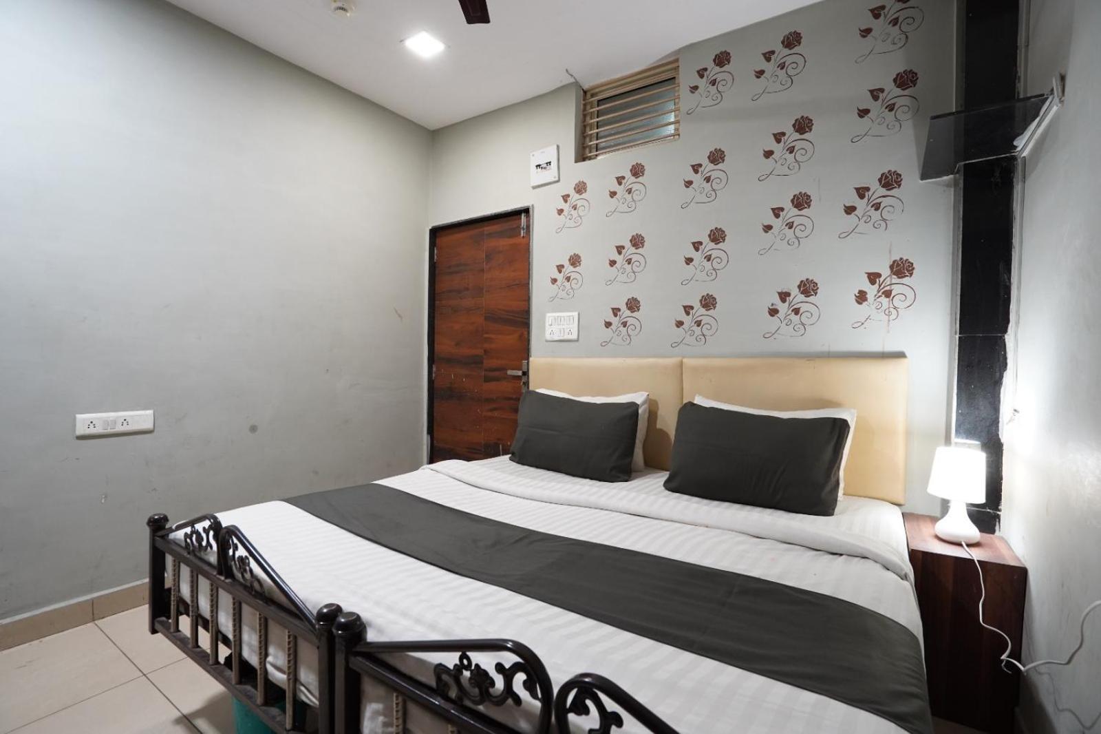 Hotel Sai Inn, Ahmedabad Airport Kültér fotó