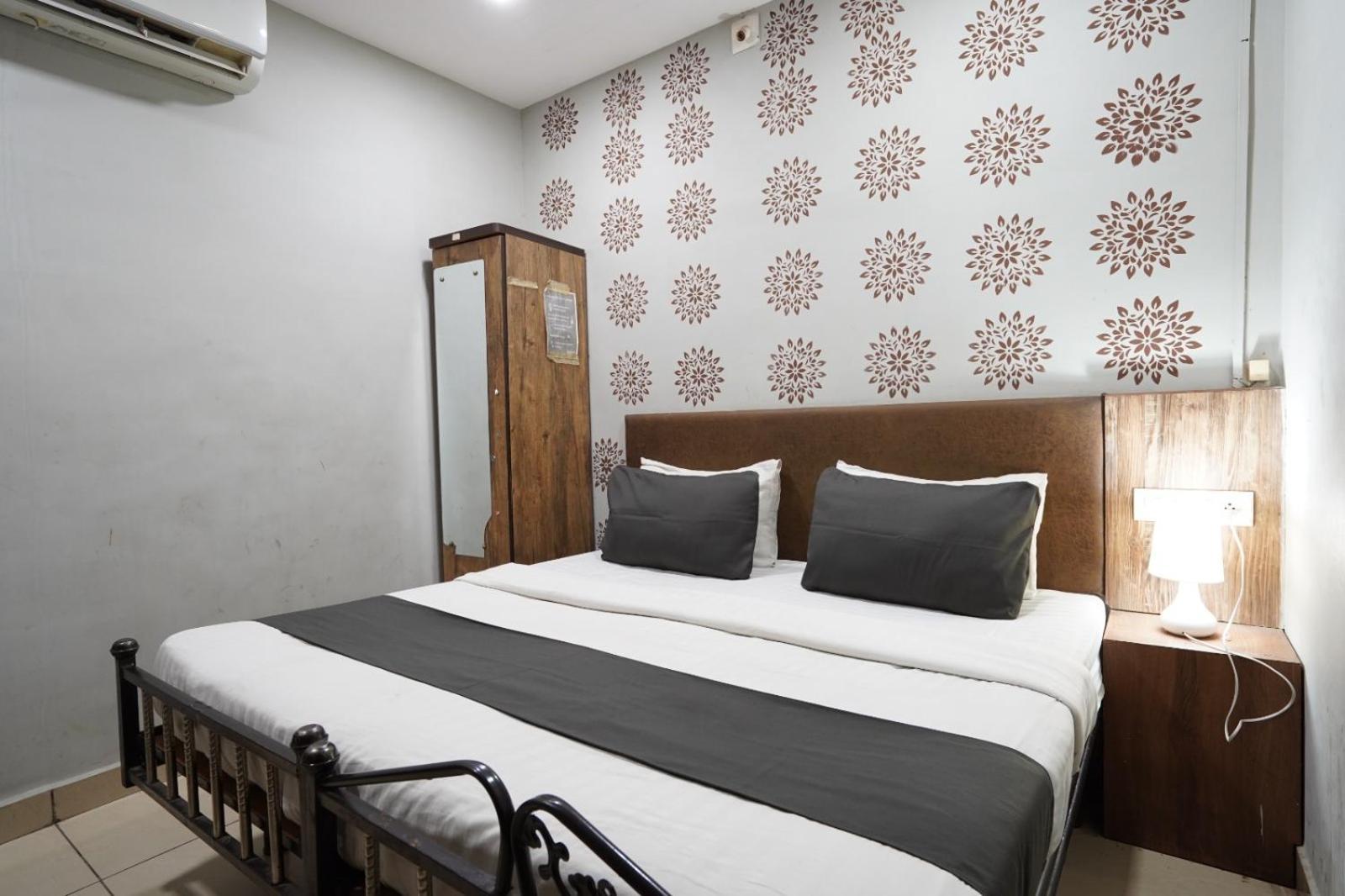 Hotel Sai Inn, Ahmedabad Airport Kültér fotó
