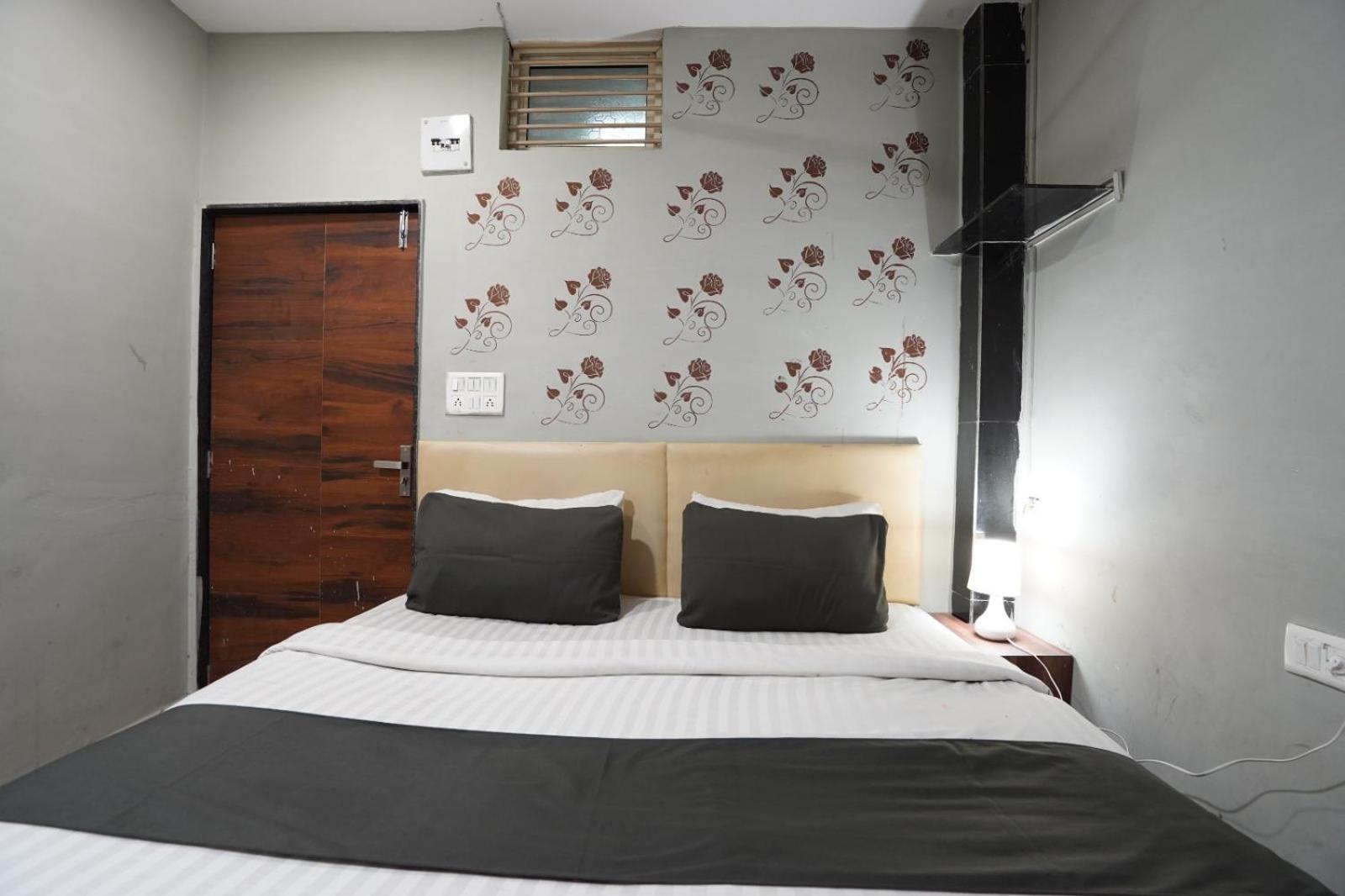 Hotel Sai Inn, Ahmedabad Airport Kültér fotó