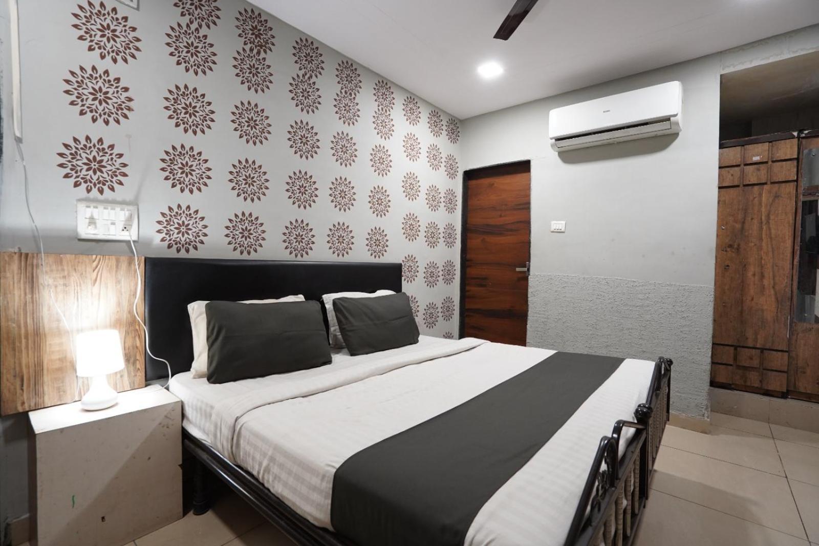 Hotel Sai Inn, Ahmedabad Airport Kültér fotó
