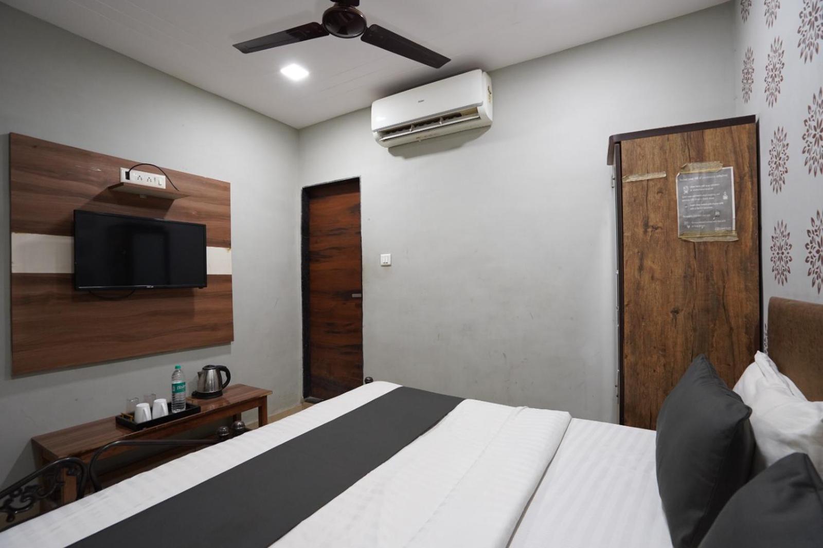 Hotel Sai Inn, Ahmedabad Airport Kültér fotó