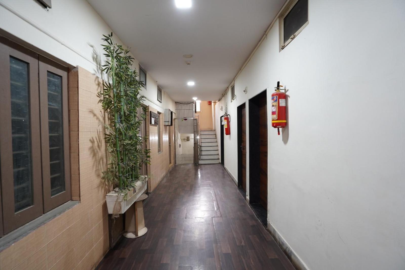 Hotel Sai Inn, Ahmedabad Airport Kültér fotó