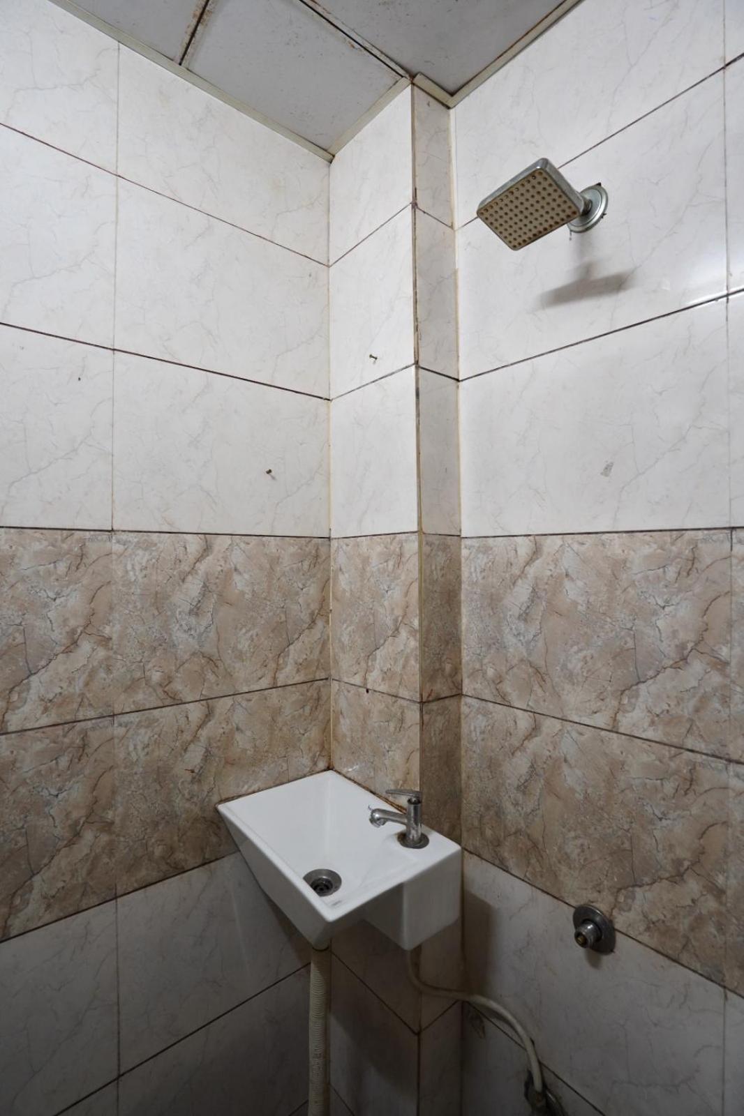 Hotel Sai Inn, Ahmedabad Airport Kültér fotó