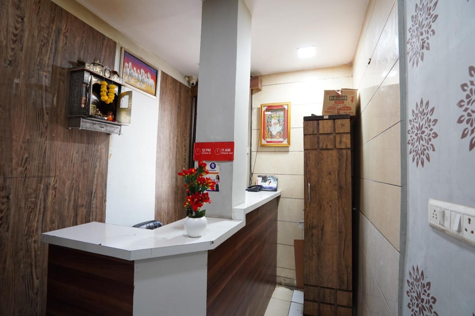 Hotel Sai Inn, Ahmedabad Airport Kültér fotó